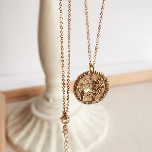 NEW 18K Gold Plated Vintage Lion Coin Necklace - Picture 7 of 7